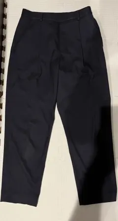 ユニクロ　EZYタックアンクルパンツ　紺　テーパードパンツ