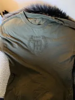 TOMMY HILFIGER ロゴ刺繍 Tシャツ カーキ Mのサムネイル
