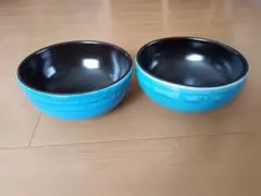 【銘店】鮮やかな青と黒の陶器製ボウル2個セット