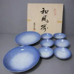 木箱入り　青い花模様の浅い皿セット