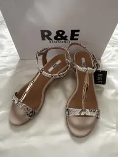 新品　未使用　R&E ヘビ柄 ウェッジサンダル ベージュのサムネイル
