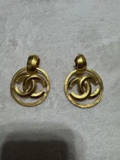CHANEL CCロゴ ゴールドイヤリング