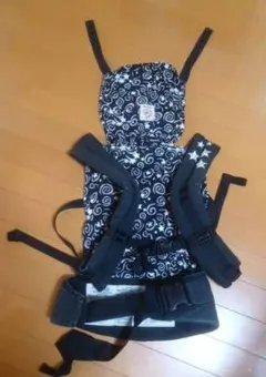 ergobaby 抱っこ紐 黒地に白模様★星柄 エルゴ 安心匿名発送♡送料込み