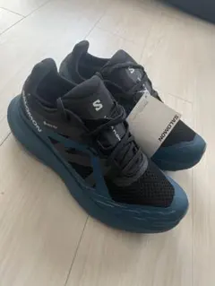 アウトドア スニーカー