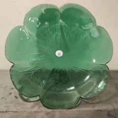 昭和レトロ　花形緑色ガラス皿 大　カメイガラス