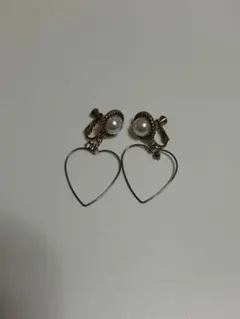 ハート型フープイヤリング パール付き