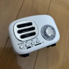 DAISO レトロ風ワイヤレスBluetoothスピーカー　ホワイト　白のサムネイル