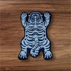 チベタンタイガー風　カーペット　ラグマット　トラ　虎 ホワイト