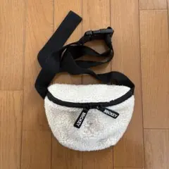 東京ディズニーリゾート　ミッキー　ボア　ミニボディバッグ