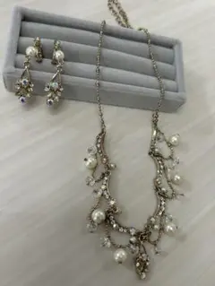 プチメゾン　Petit Maison ネックレス、イヤリングセット
