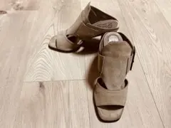 INDIVIDUAL ベージュ スエード サンダルのサムネイル