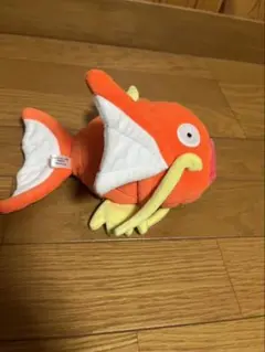 ポケモンセンター名古屋 コイキング色違い ぬいぐるみ - メルカリ