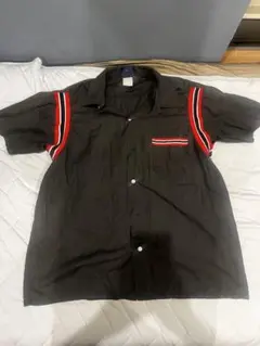 ストリート 黒 シャツ 赤