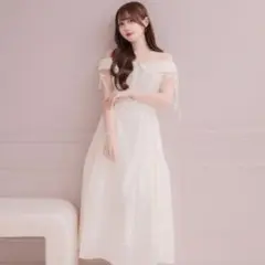 DOLCE LICHE フロントホックオフショルダーワンピース
