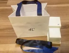 4°C リングケース ホワイト　リボン・ショッパー付き