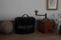 ブロカントビスケット缶