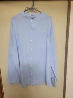 水色 ボタン付き 長袖シャツ