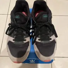 adidas スニーカー　運動靴