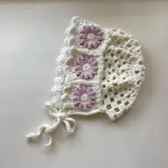 アイボリー かぎ針編み ベビー帽子　ハンドメイド　フラワー　ボンネット　ベビー