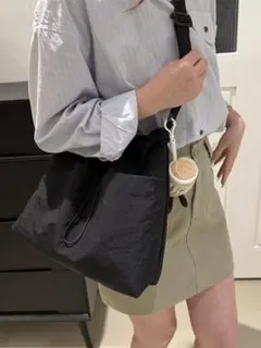 ブラック　巾着　ショルダー　バッグ　大容量　軽量　シンプル　男女兼用