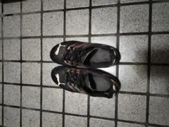 PUMA サッカーシューズ ブラック ピンクのサムネイル