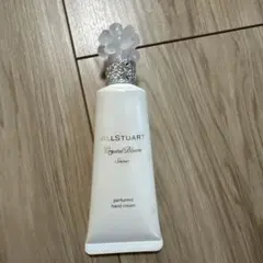 JILLSTUART Crystal Bloom Snow ハンドクリーム