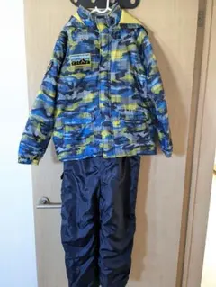 子供用　スキーウェアセット　雪遊び　スノボ　迷彩柄　防寒　西松屋　140