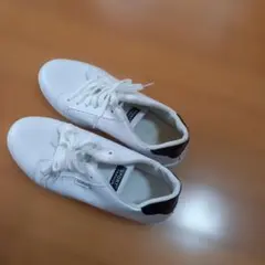 ホワイト スポーツファッション スニーカー