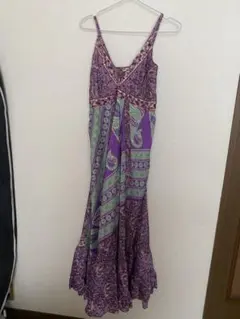 ワンピース　紫色　タイ