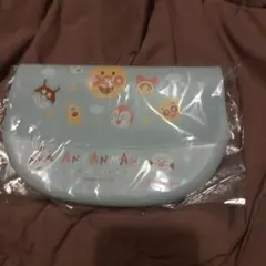 アンパンマン☆お食事エプロン☆シリコーンゴム☆大きさ:31×22㎝☆新品☆送料込
