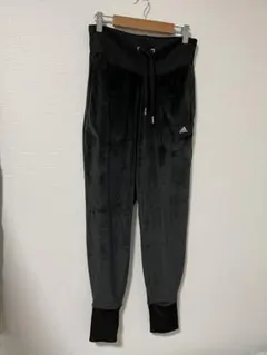 adidas ベロアパンツ ブラック