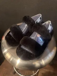 UGG ブラックファーサンダル　ファースライドサンダル　23.5㎝