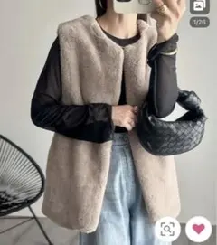 極美品　フェイクファーベスト