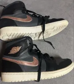 NIKE Air Jordan 1 Mid ブラック×グレー×ブロンズ　26.5のサムネイル