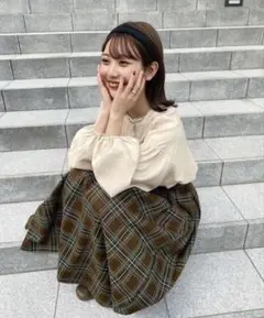 hinari ヒナリ ボリュームスリーブブラウス ベージュ Fサイズ