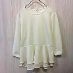 美品　ナチュラルビューティーベーシック ペプラムカットソー ラメ シフォンのサムネイル