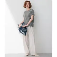 美品　23区　レーヨンポリエステルストレッチ プルオーバー ニット　カーキ系のサムネイル