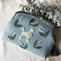 プードルさんとすずらん のがま口ポーチ　リバティ　手刺繍　ハンドメイドのサムネイル