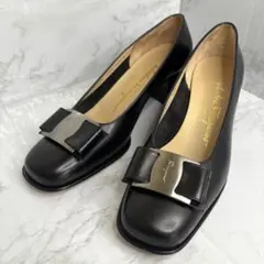 ✨美品　サルヴァトーレ フェラガモ ヴァラリボン パンプス　レザー　ブラックのサムネイル