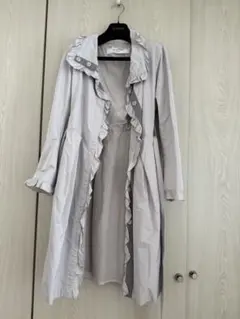 kanさん　専用　VALENTINO フリル付きトレンチコート ライトグレーのサムネイル