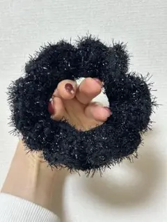 キラキラ黒シュシュ