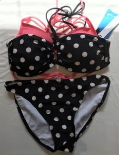 ピンク/黒の水玉セパレート水着