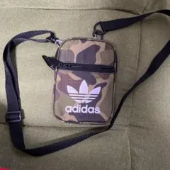 adidas 迷彩柄 ショルダーバッグ