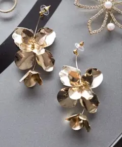 ブライダル　ピアス 花　ゴールド