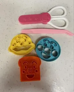 アンパンマンシリーズ型抜き、ハサミ、ピンセットのセット