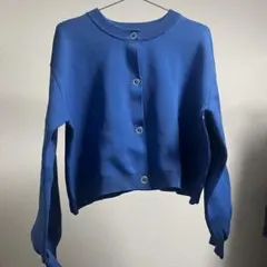 青いボタン付きクロップドカーディガン　カットソー