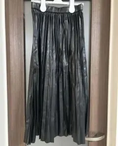 gu フェイクレザープリーツスカート ロング 黒 ブラック