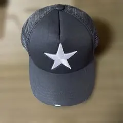 [新品、未使用]ブラック星刺繍トラッカーキャップ　ユニセックス