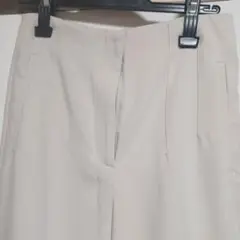 ベージュ スラックス センタープレス