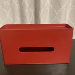 赤いプラスチックティッシュボックス